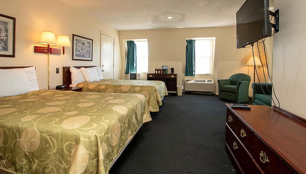 Country Squire Inn And Suites Coshocton Exteriör bild