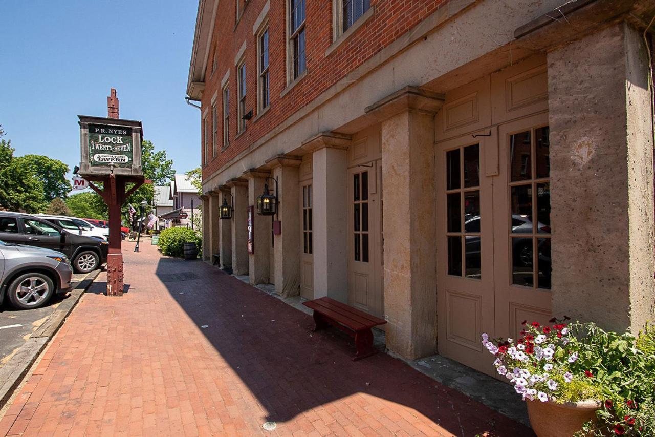 Country Squire Inn And Suites Coshocton Exteriör bild