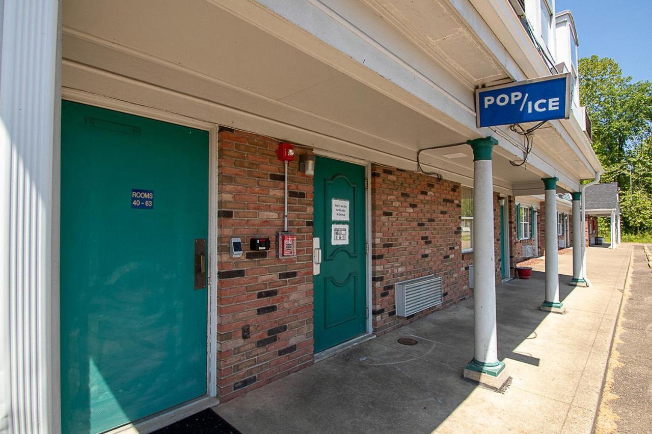 Country Squire Inn And Suites Coshocton Exteriör bild