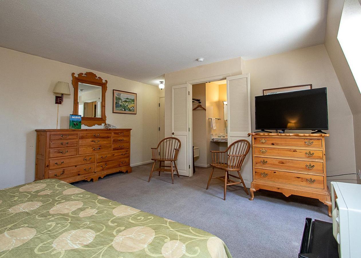 Country Squire Inn And Suites Coshocton Exteriör bild