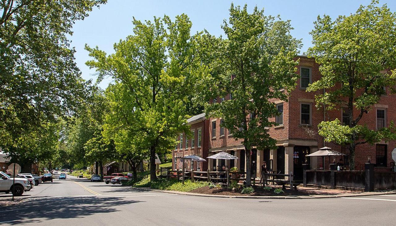 Country Squire Inn And Suites Coshocton Exteriör bild