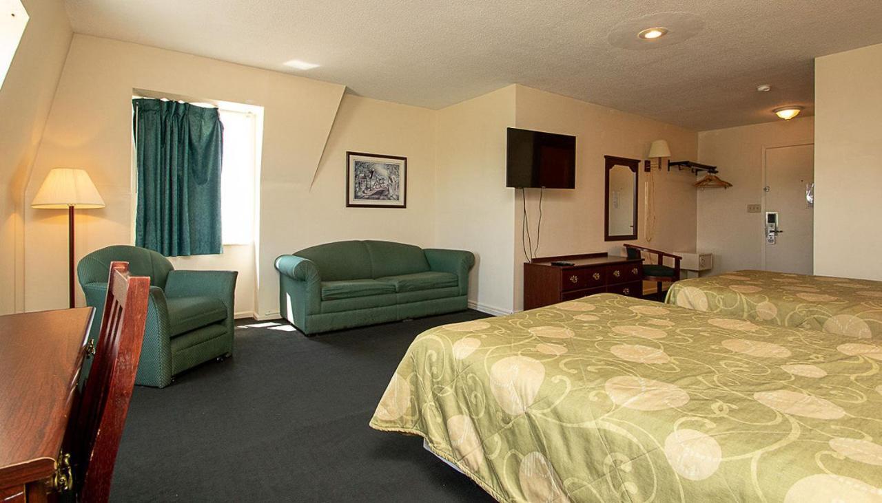 Country Squire Inn And Suites Coshocton Exteriör bild