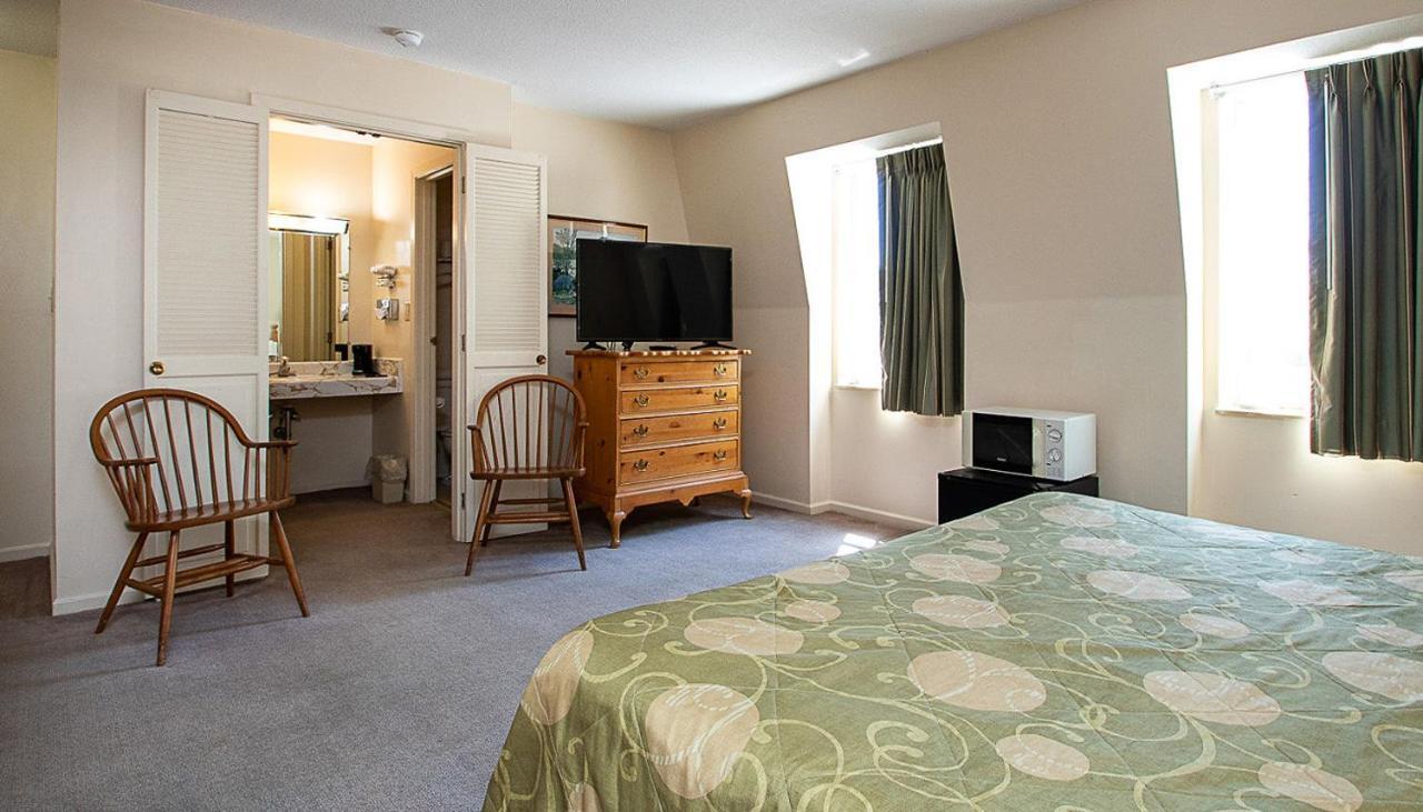 Country Squire Inn And Suites Coshocton Exteriör bild